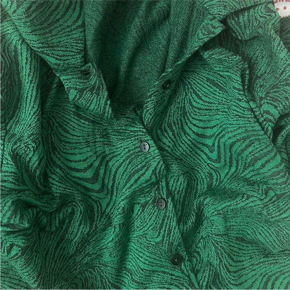 ZARA Green Animal Print Women's Button Down Top - Picture 4 of 9